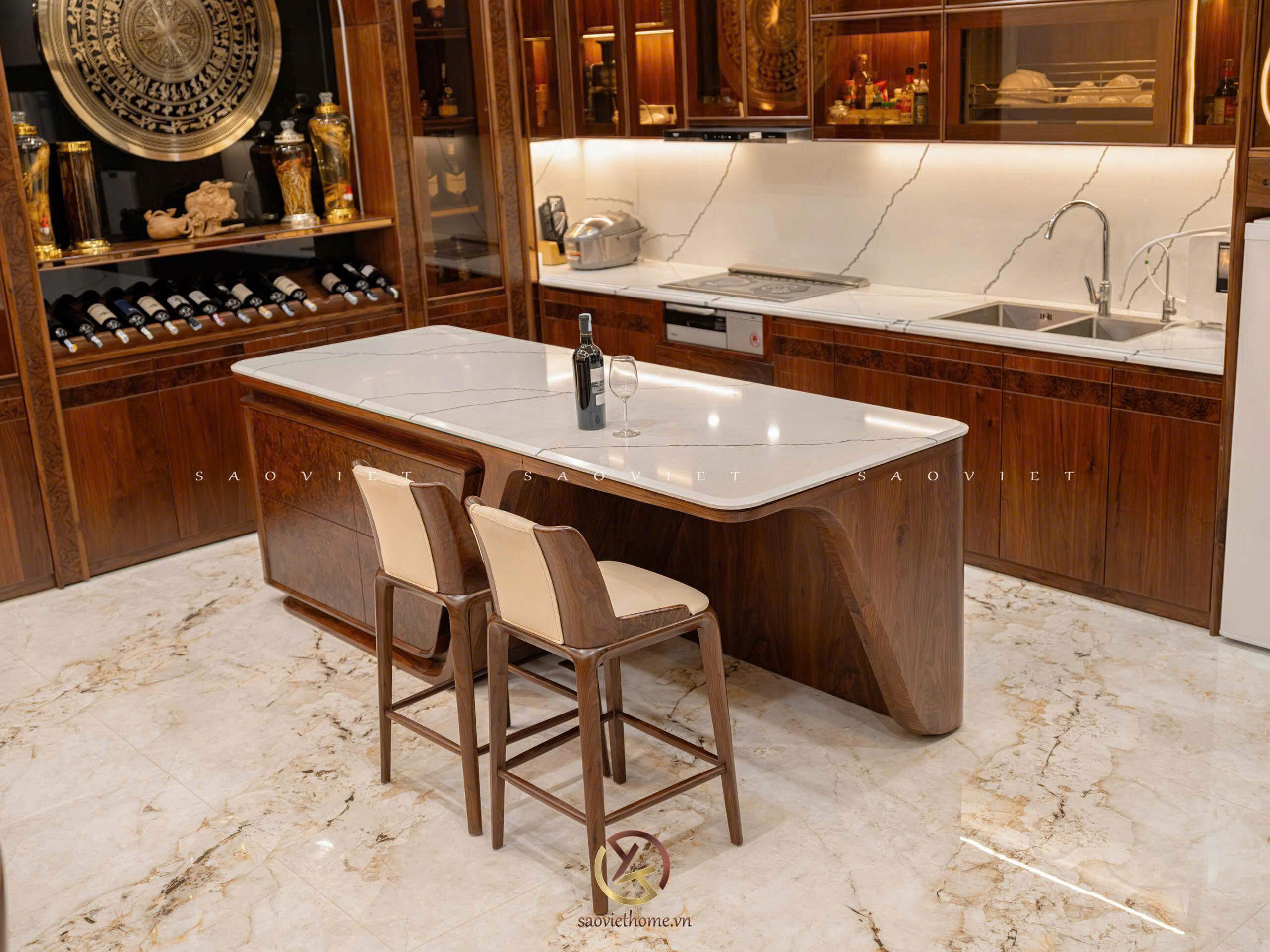 Phòng bếp biệt thự gỗ óc chó