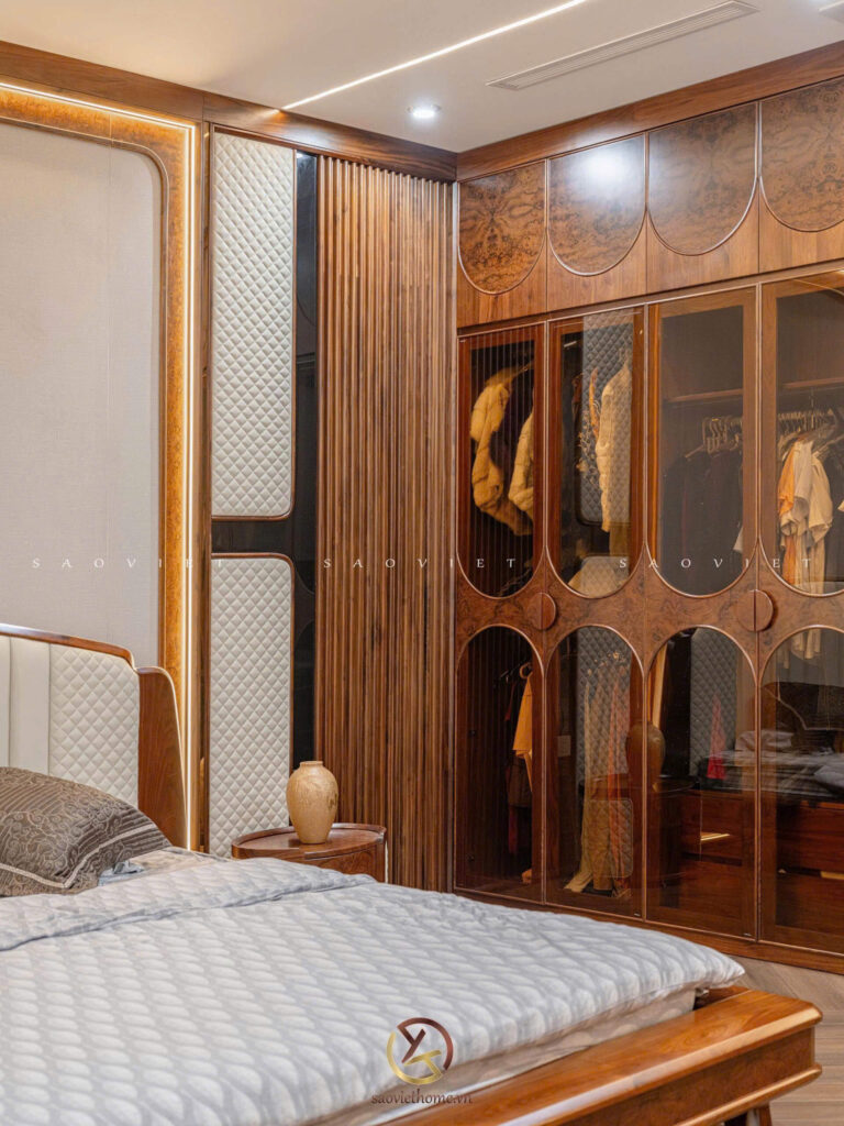 Phòng ngủ con biệt thự gỗ óc chó
