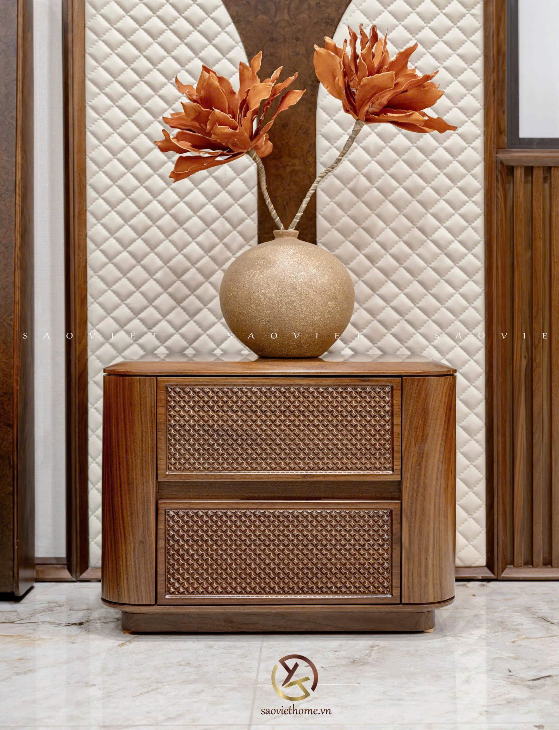 Phòng ngủ master biệt thự gỗ óc chó