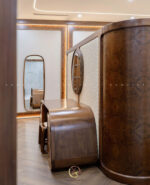 Phòng ngủ master biệt thự gỗ óc chó