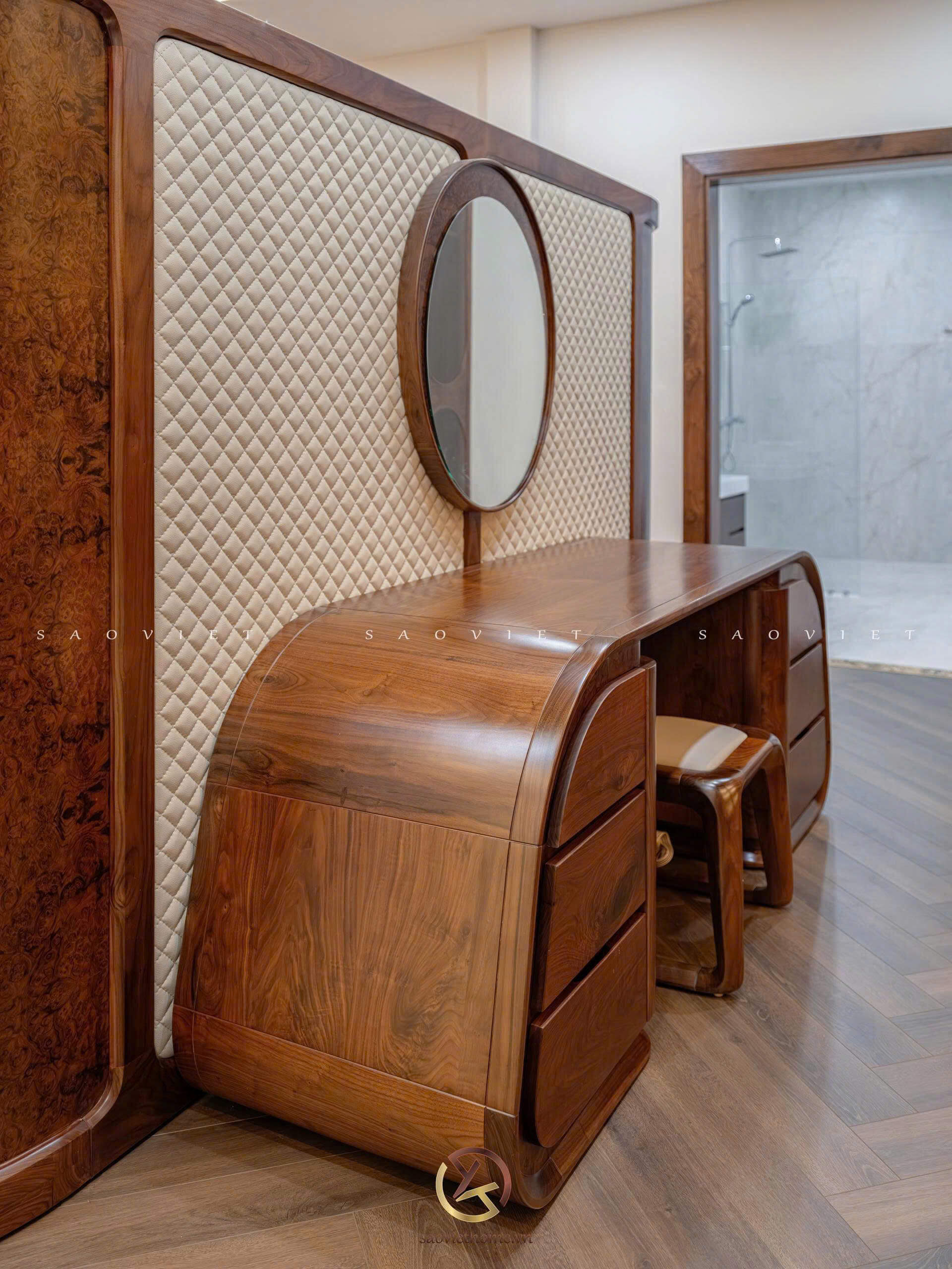 Phòng ngủ master biệt thự gỗ óc chó