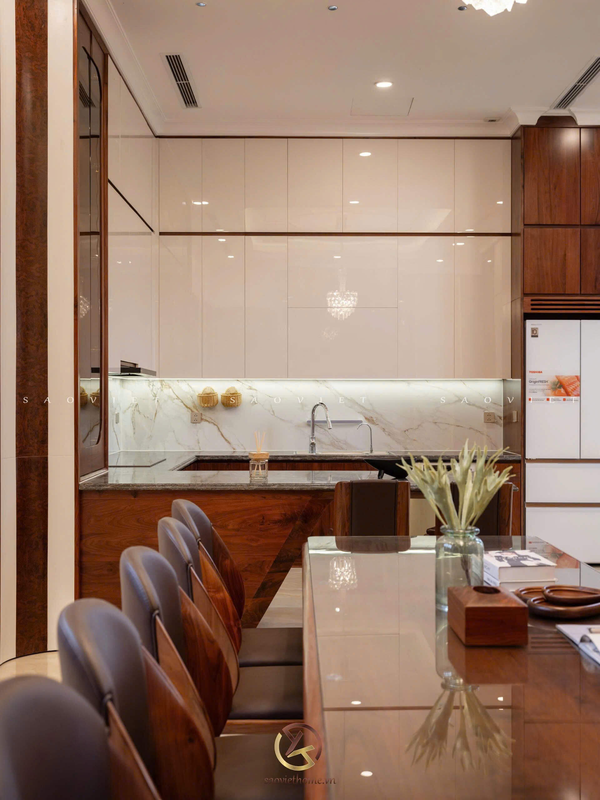 B Manor Ninh Bình - Phòng bếp tầng 1 nội thất gỗ óc chó