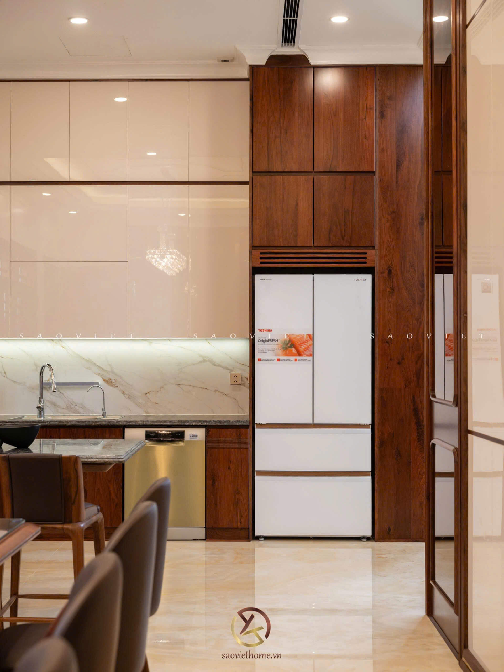 B Manor Ninh Bình - Phòng bếp tầng 1 nội thất gỗ óc chó