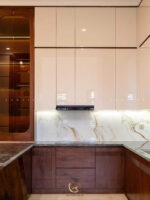 B Manor Ninh Bình - Phòng bếp tầng 1 nội thất gỗ óc chó