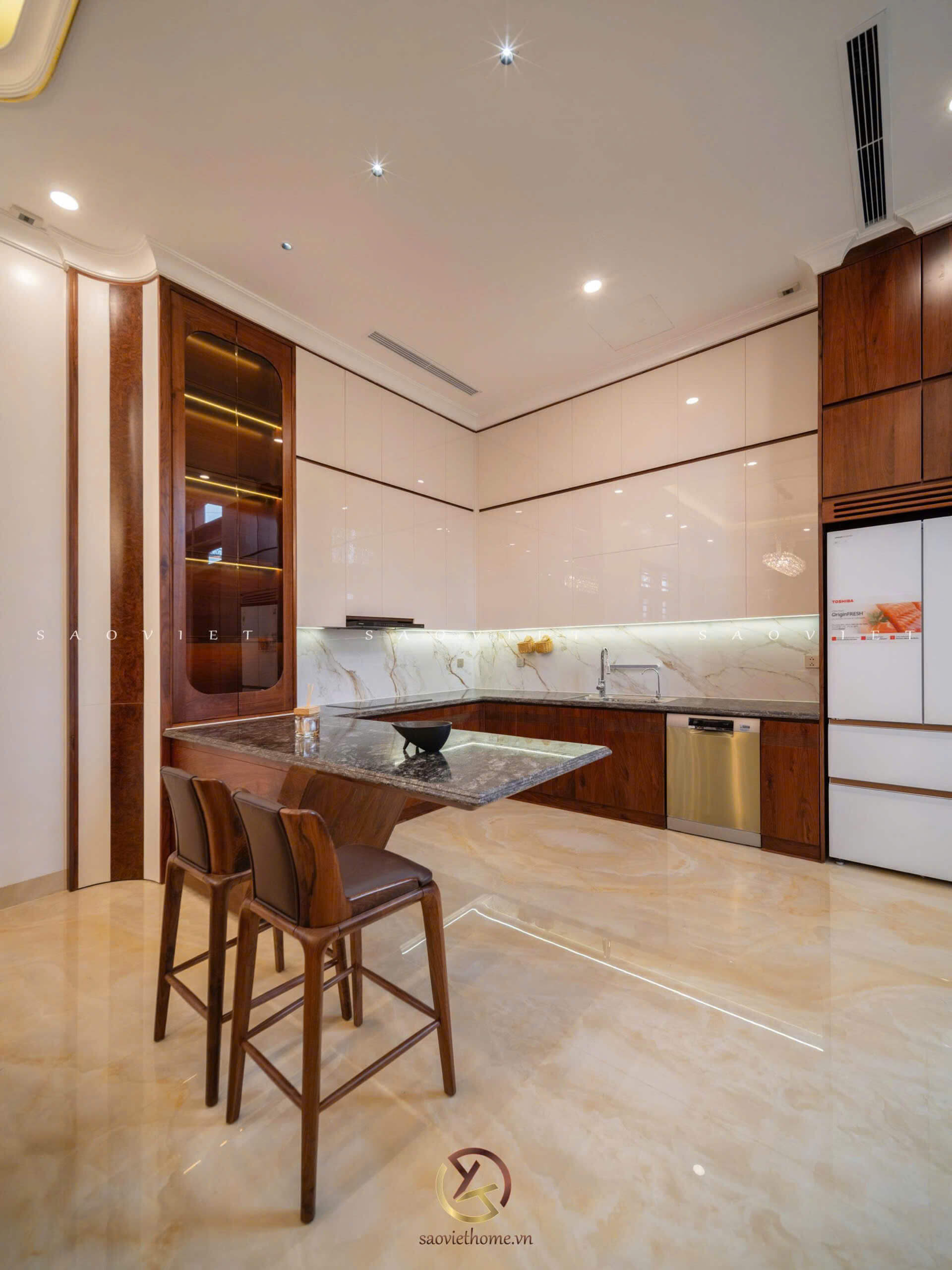 B Manor Ninh Bình - Phòng bếp tầng 1 nội thất gỗ óc chó