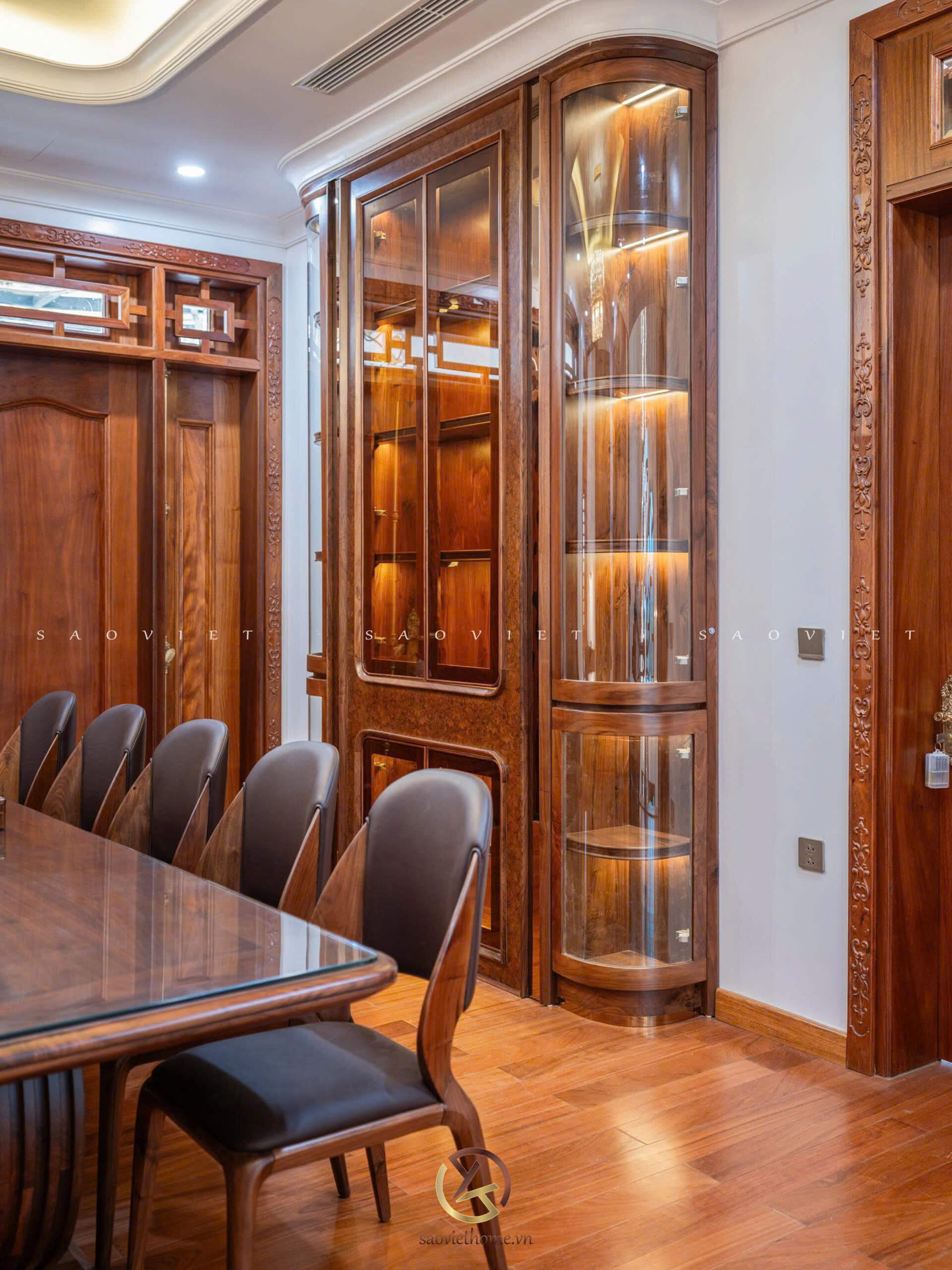 B Manor Ninh Bình - Phòng ăn tầng 2 nội thất gỗ óc chó