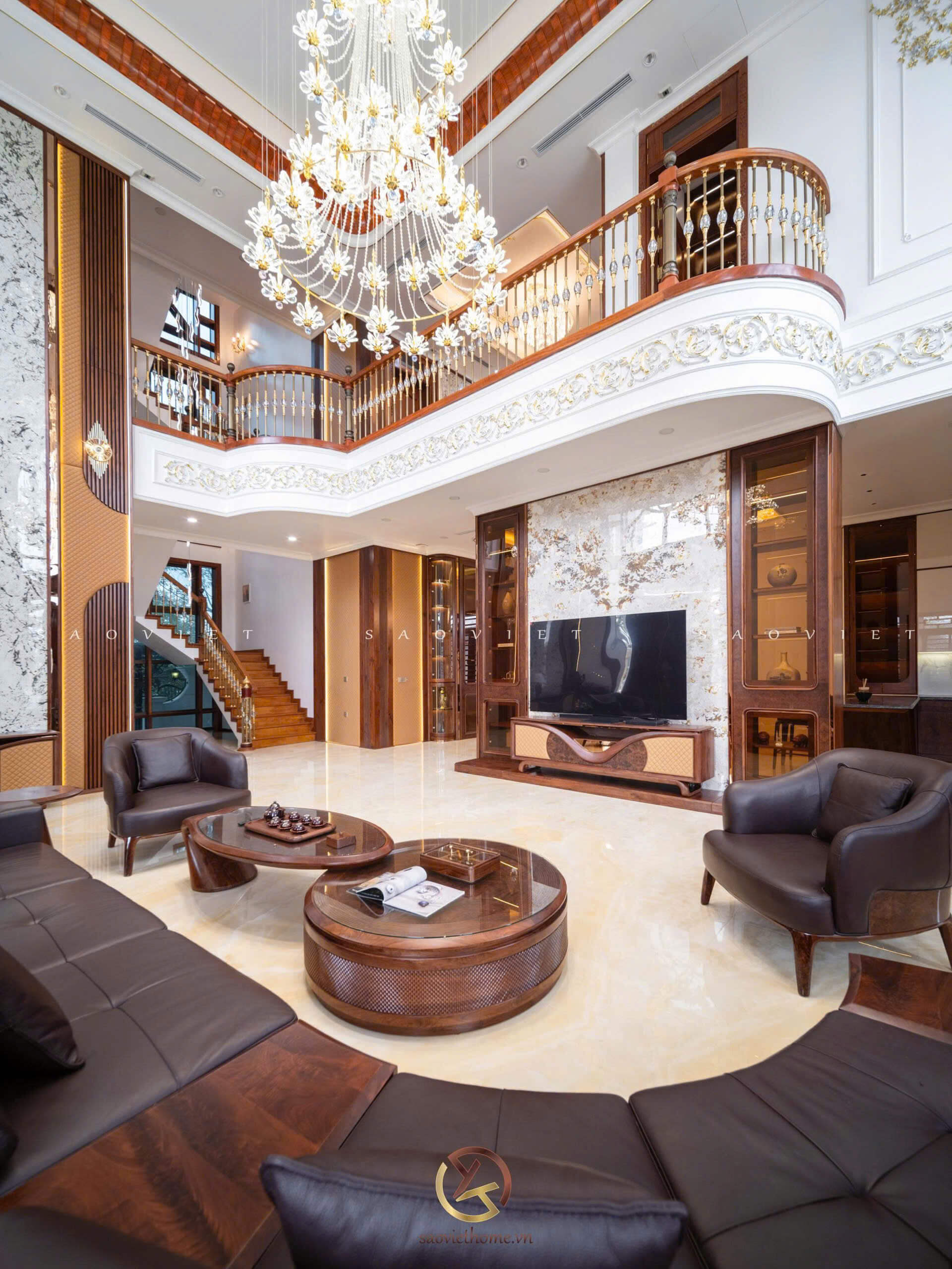 B Manor Ninh Bình - Phòng khách thông tầng gỗ óc chó