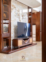 B Manor Ninh Bình - Kệ tivi gỗ óc chó kết hợp da bò Ý