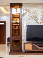 B Manor Ninh Bình - Phòng khách thông tầng gỗ óc chó