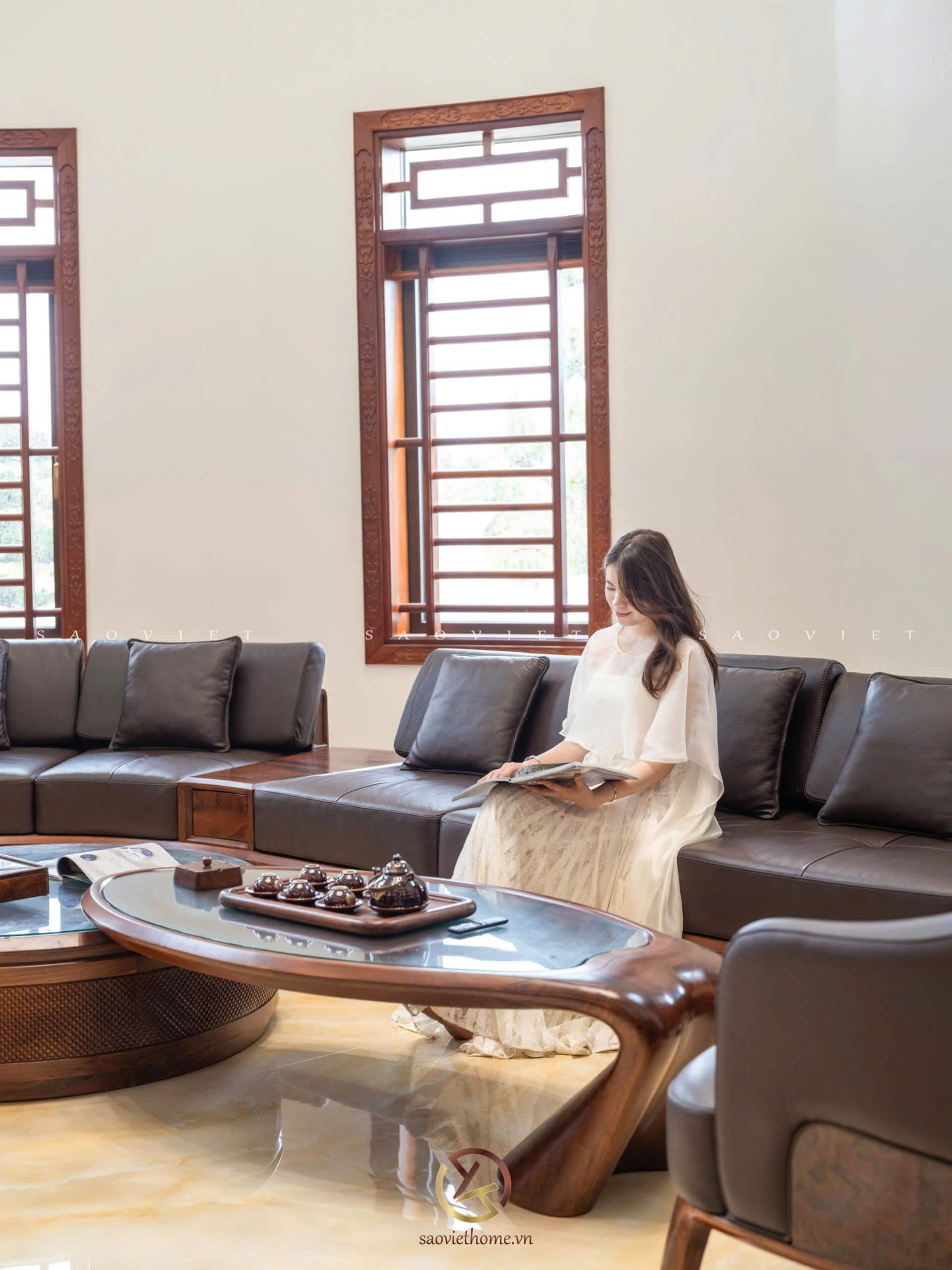 B Manor Ninh Bình - Bộ sofa gỗ óc chó kết hợp da bò Ý