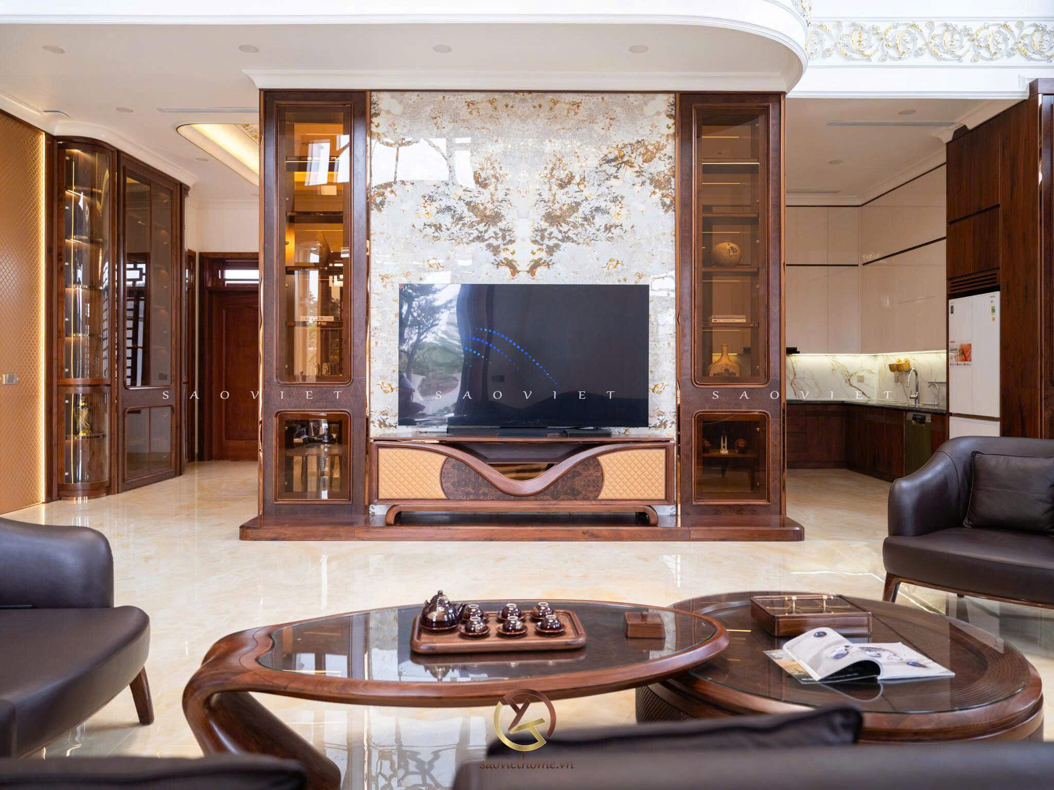 B Manor Ninh Bình - Phòng khách thông tầng gỗ óc chó