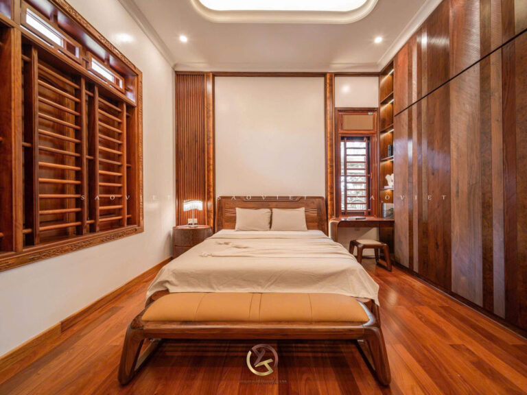 B Manor Ninh Bình - Phòng ngủ master nội thất gỗ óc chó