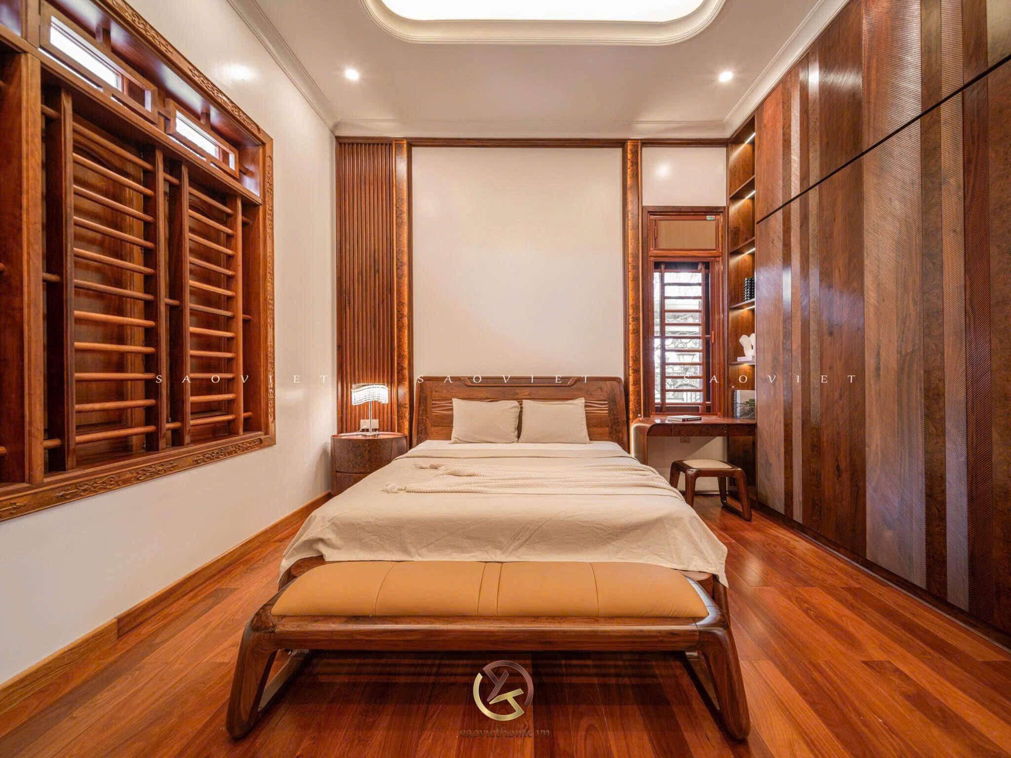 B Manor Ninh Bình - Phòng ngủ master nội thất gỗ óc chó