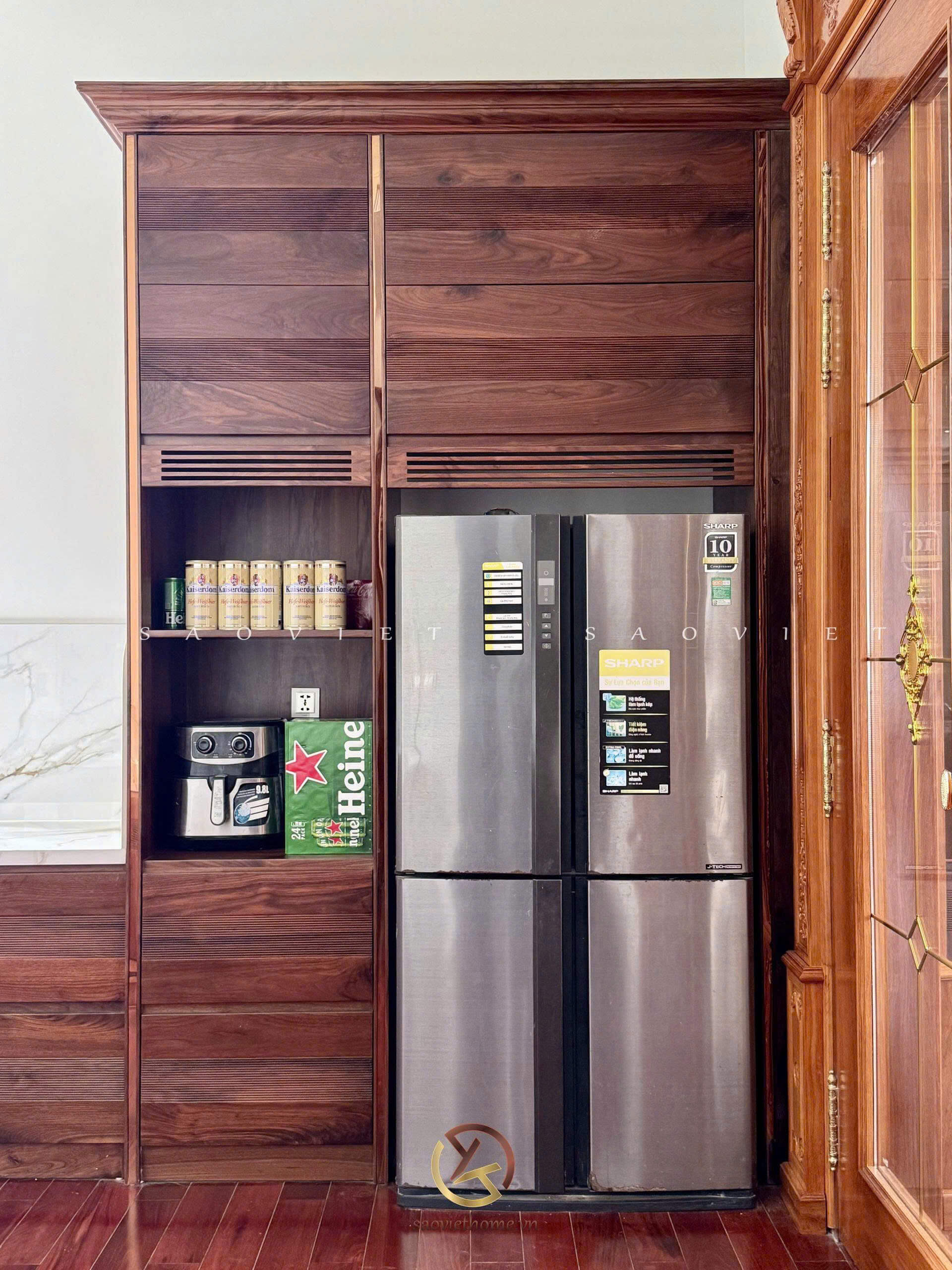 Dương Hòa Villa - Nội thất phòng bếp gỗ óc chó