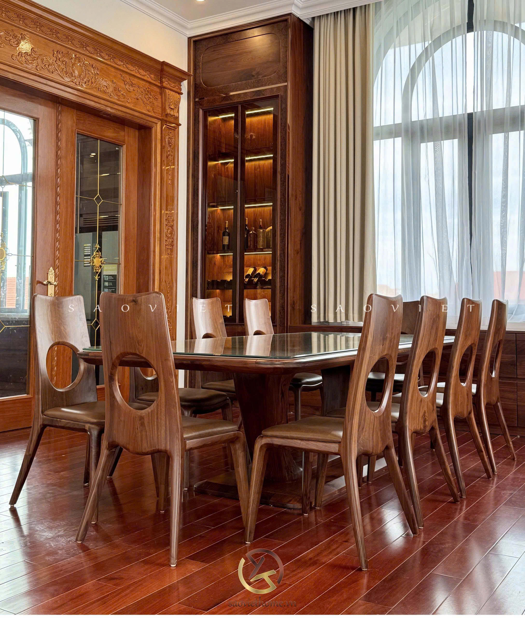 Dương Hòa Villa - Nội thất phòng bếp gỗ óc chó