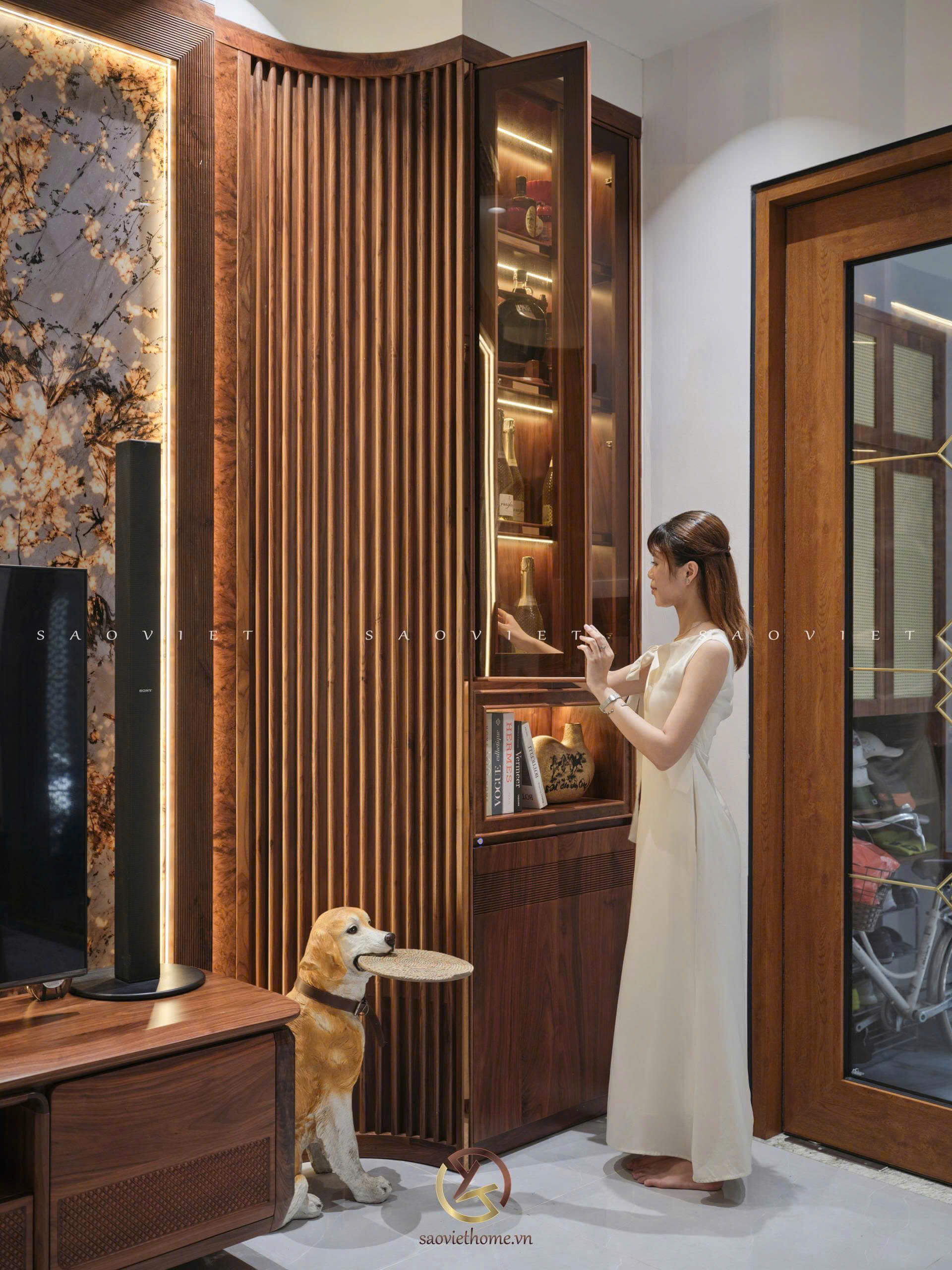 Tương Mai House | Phòng khách gỗ óc chó